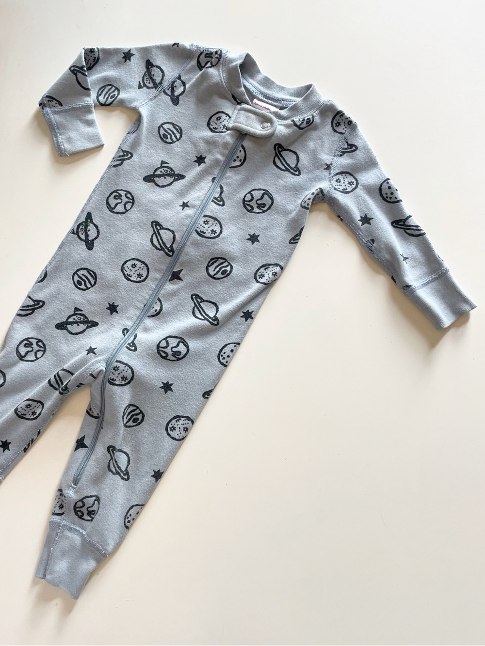 Hanna Andersson Organic Light Gray Space-Print Zip One-Piece | 6-12m